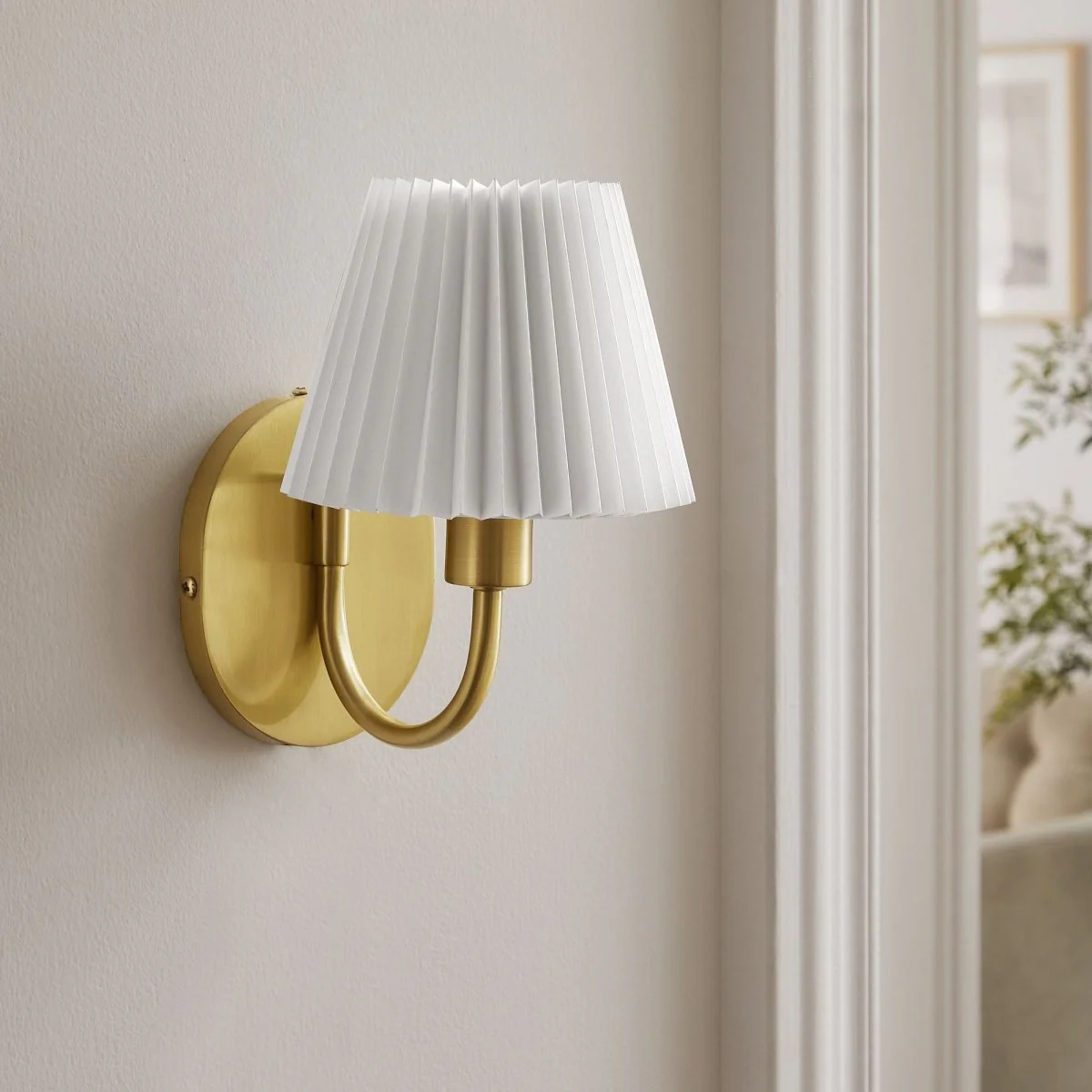 1-Light Pleated Fabric Wall Sconce with U-Shaped Arm Decorative Wall Lighting Fixture - Image 2