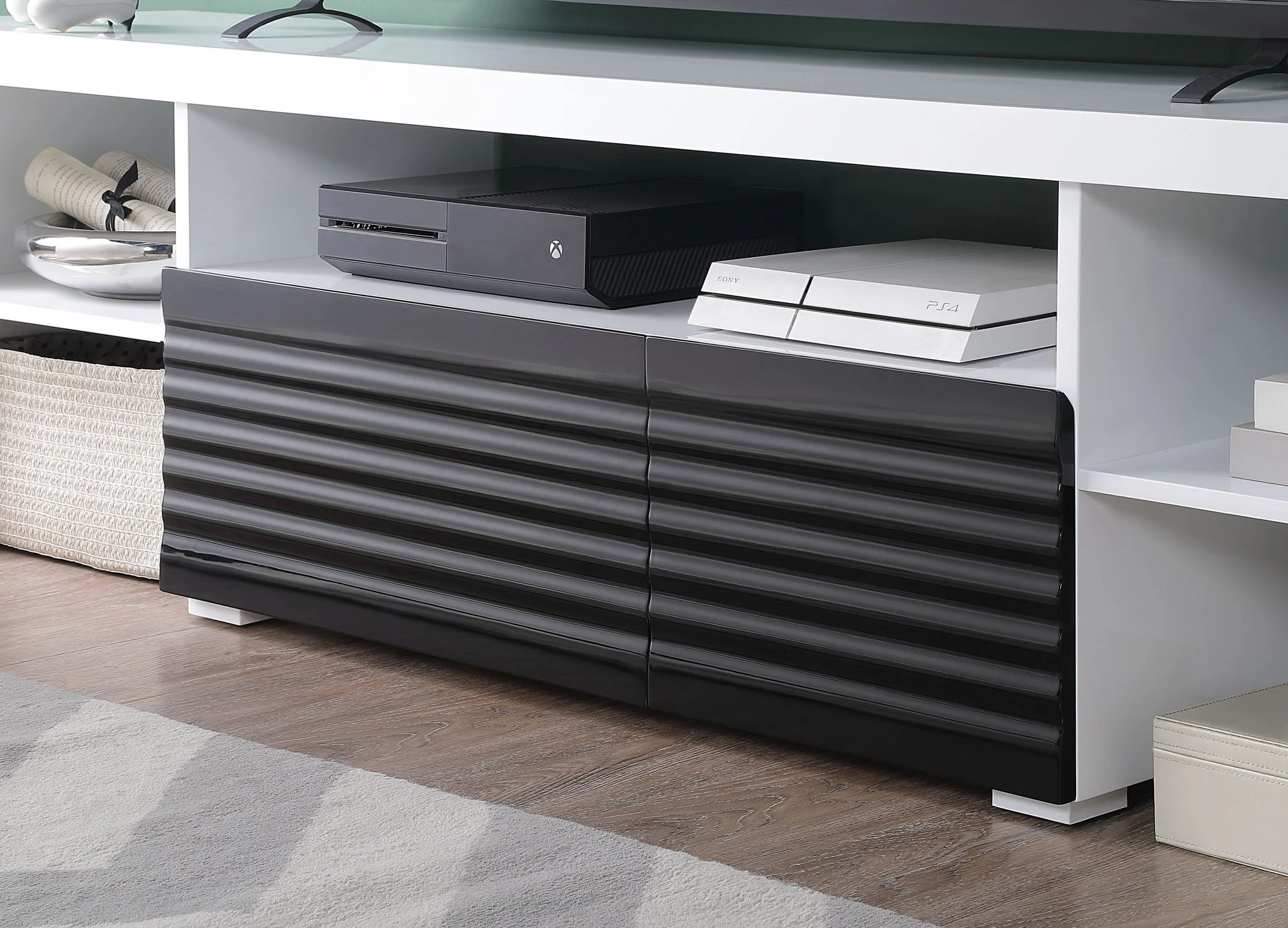 Buck II - High Gloss TV Stand - White / Black - Image 5