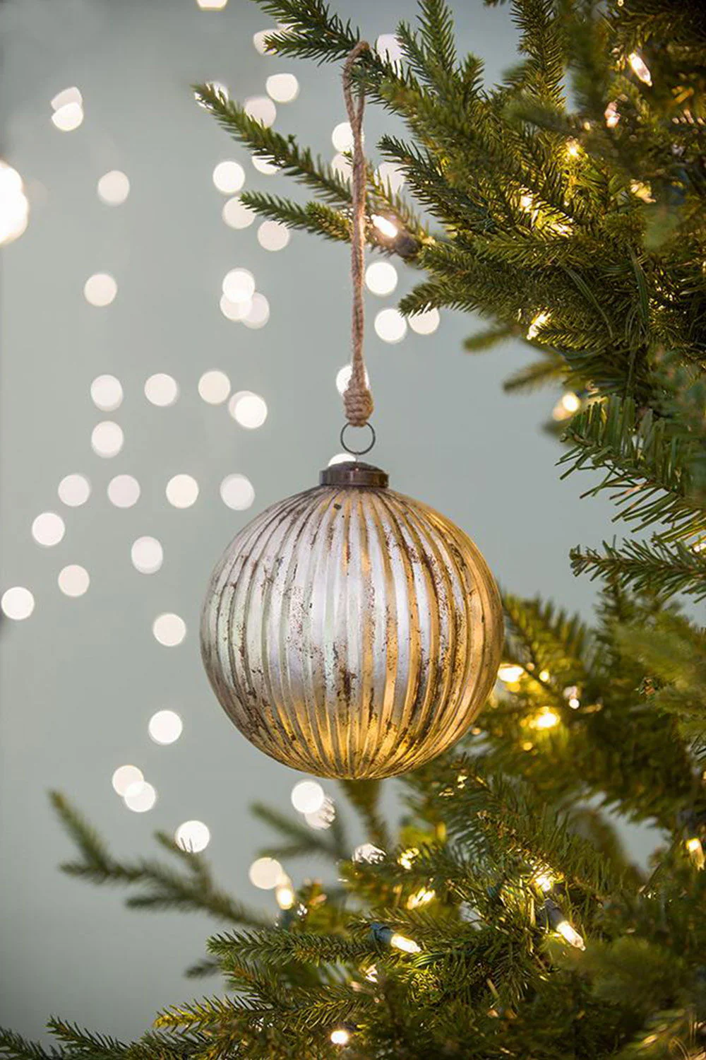 Christmas Ball Ornaments, Glass Decorative Hanging Ball Christmas Tree Ornaments For Holiday Party Decorations (Set of 4) - Silver