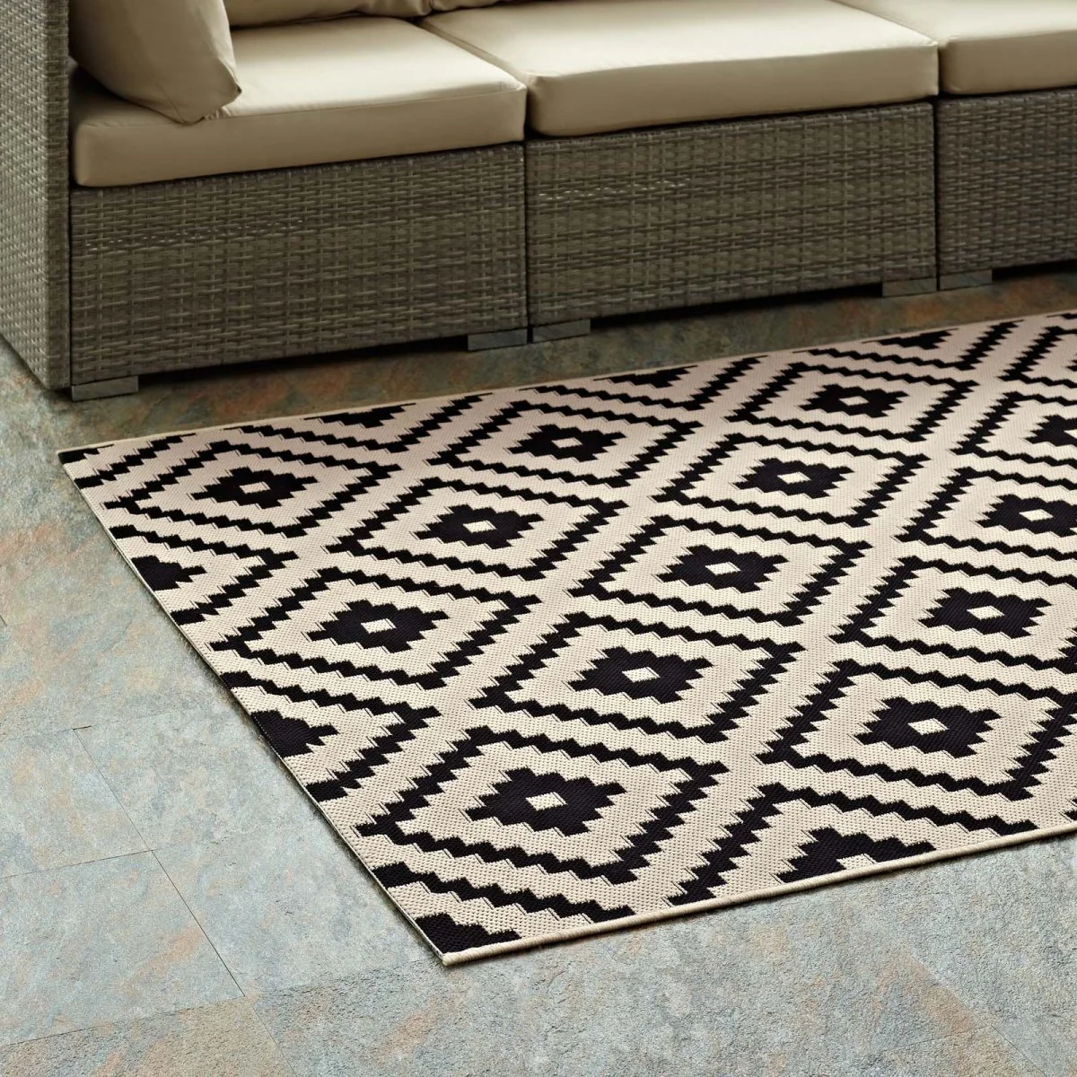 Diamond Trellis Indoor/Outdoor Area Rug - Durable All-Weather, Easy-Care Geometric Accent - Image 6
