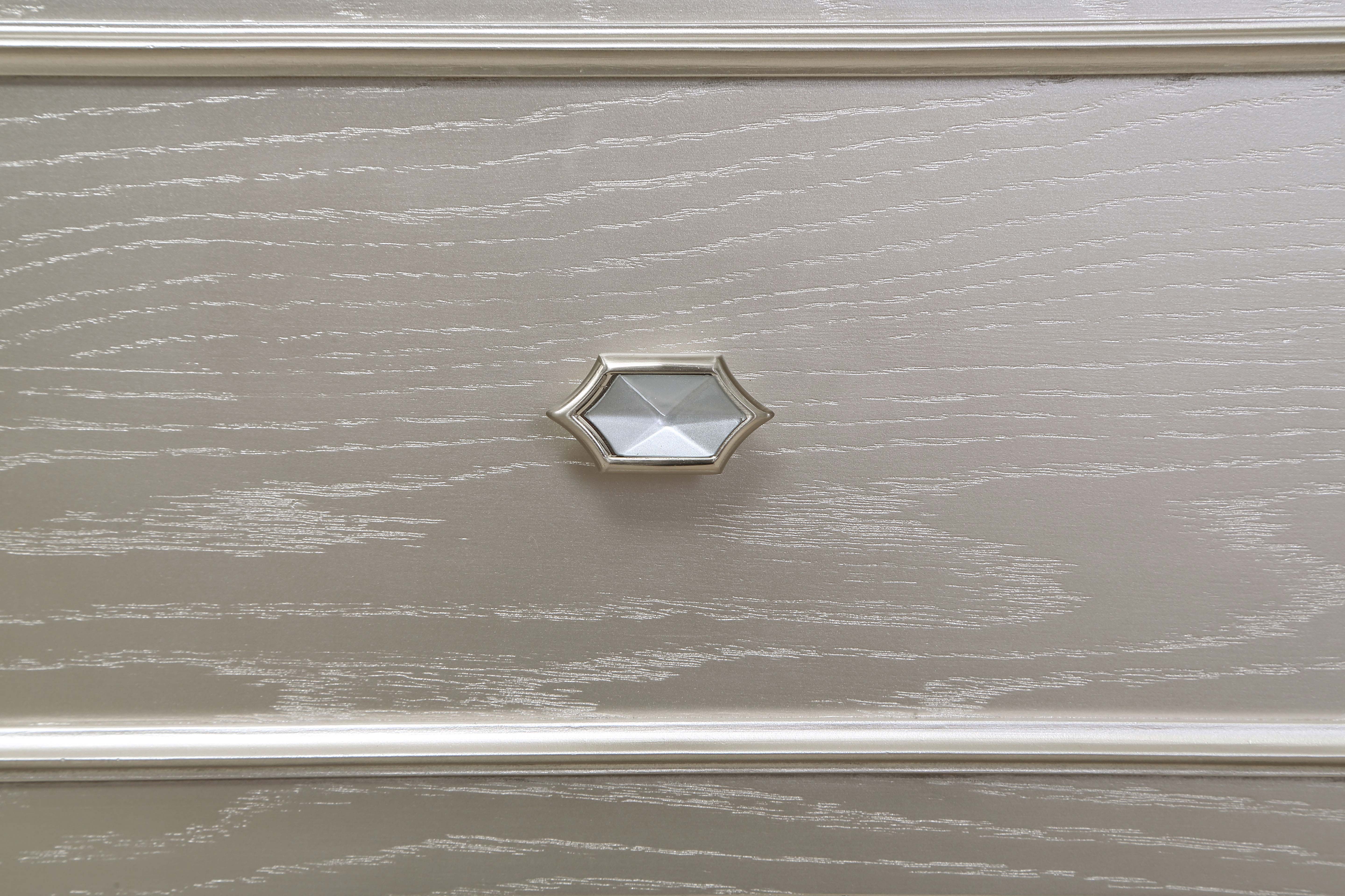 Evangeline 9-Drawer Dresser in Silver Oak - Image 11