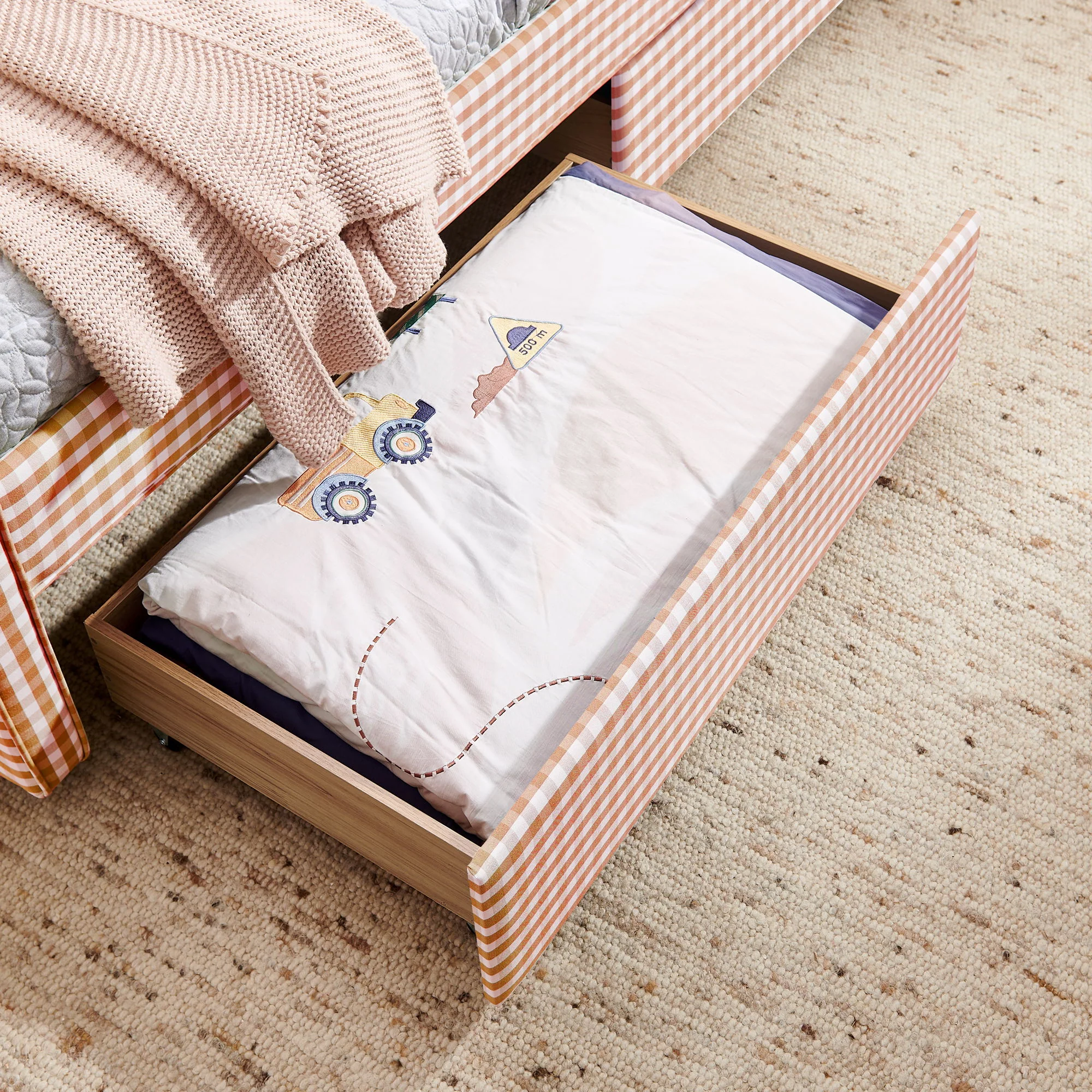 Gingham Daybed With USB Charging Port, Wave-Shaped Design - Image 143