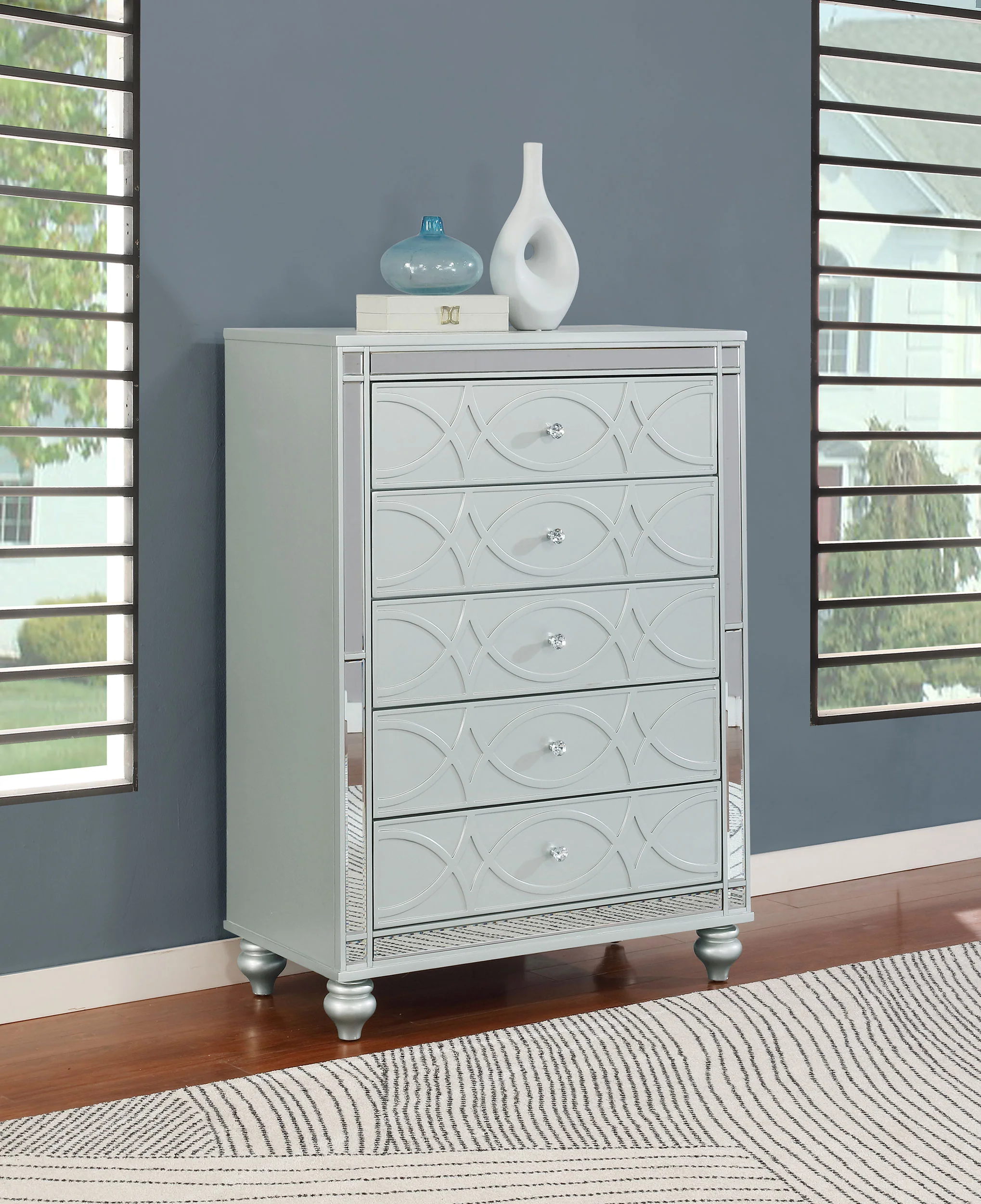Gunnison 5-Drawer Chest Silver Metallic - Image 3