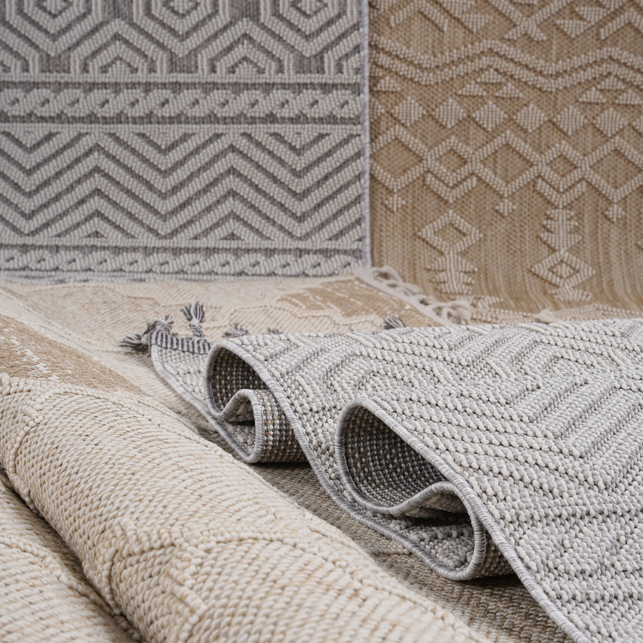 Guros - 6' X 9' Geometric Indoor / Outdoor Area Rug - White - Image 2