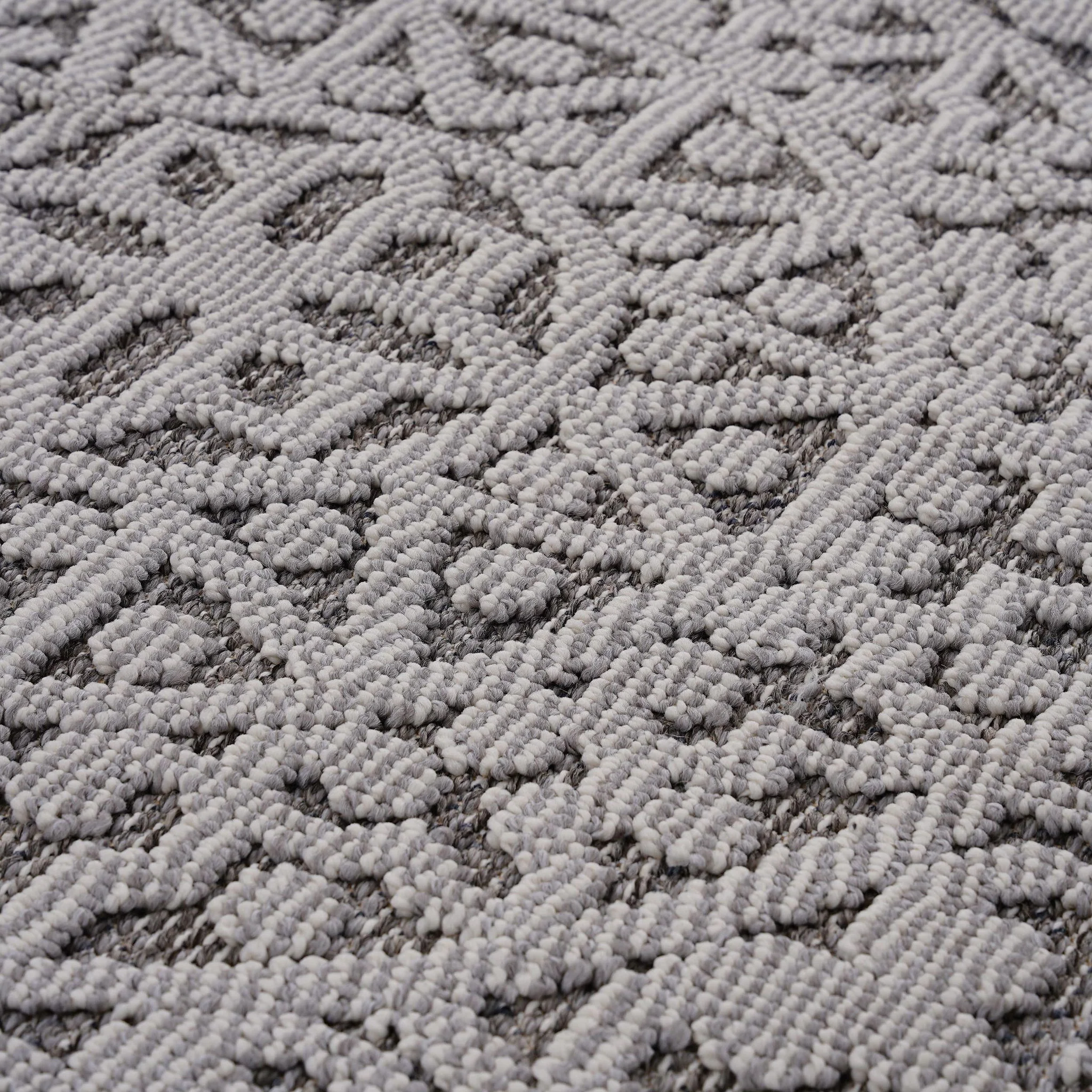 Guros - 6' X 9' Medallion Indoor / Outdoor Area Rug - Gray / White - Image 4