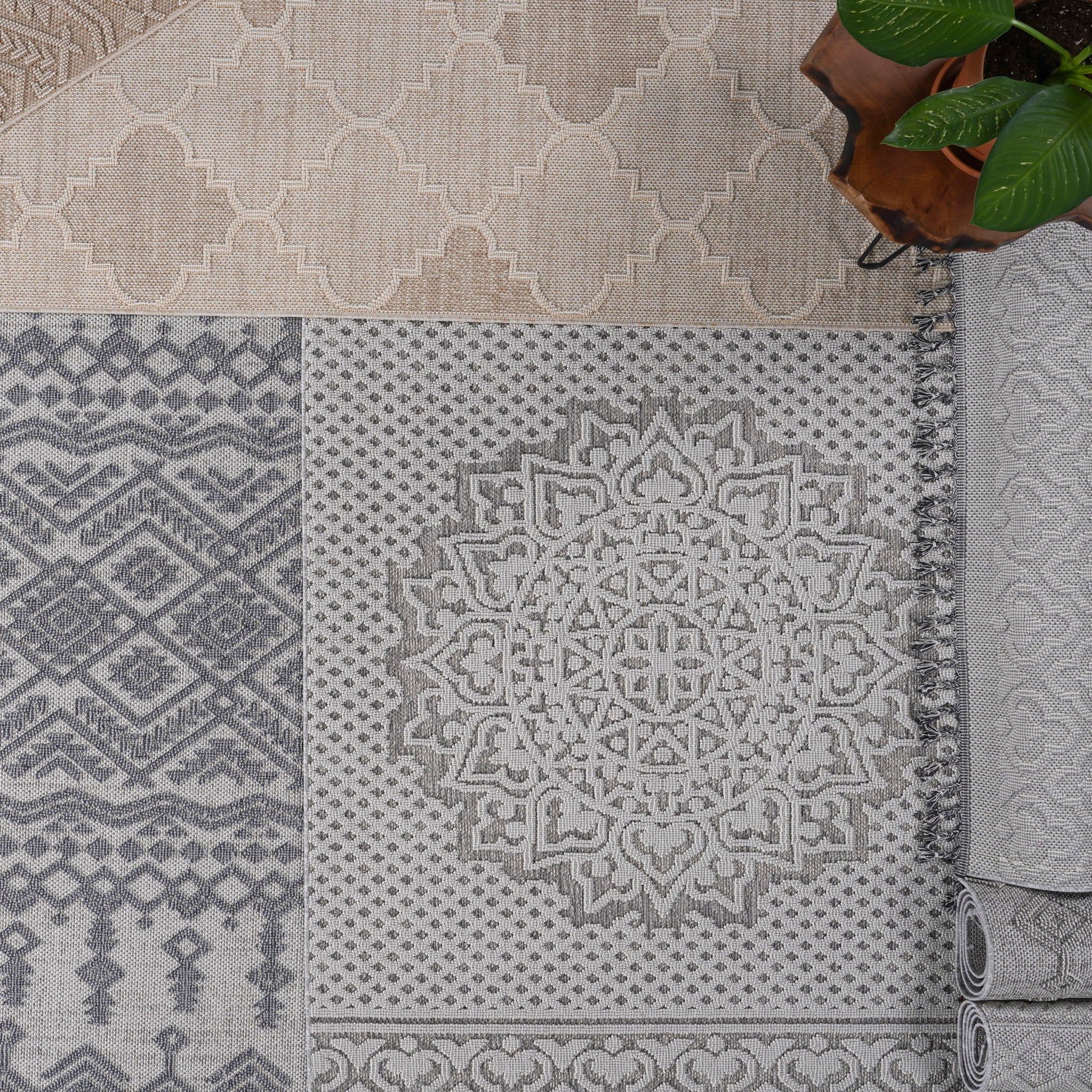 Guros - 6' X 9' Trellis Indoor / Outdoor Area Rug - White / Gray - Image 4