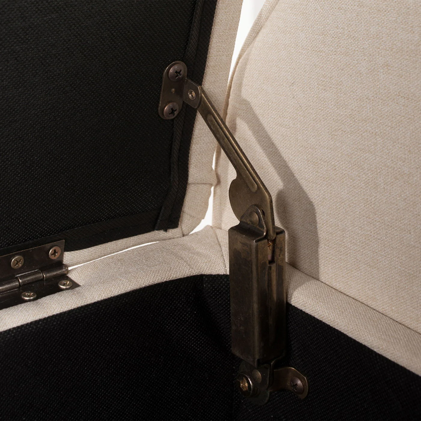 Jacqueline - Tufted Roll Arm Storage Bench - Image 3