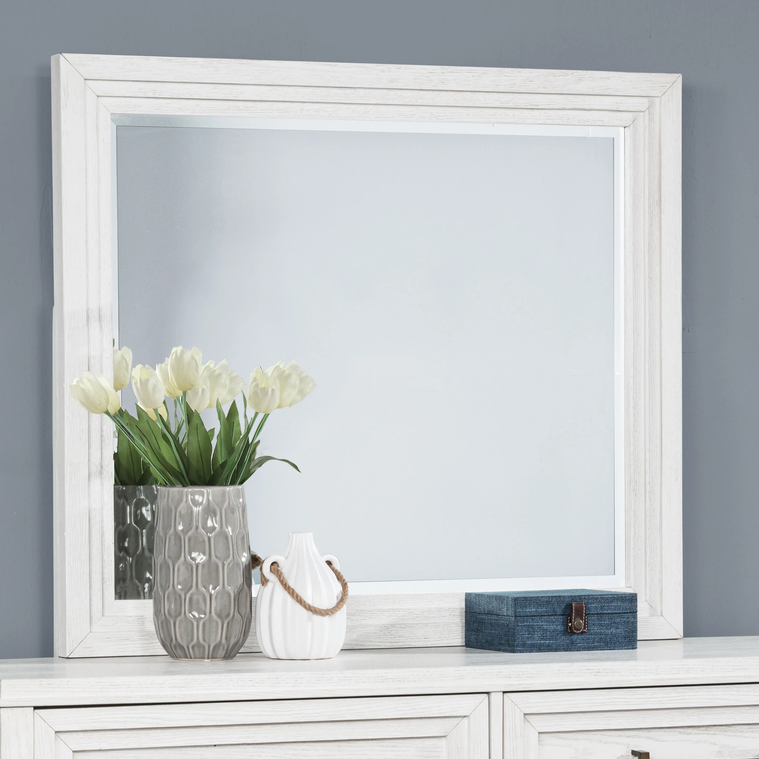 Marielle Dresser Mirror in Distressed White - Image 3