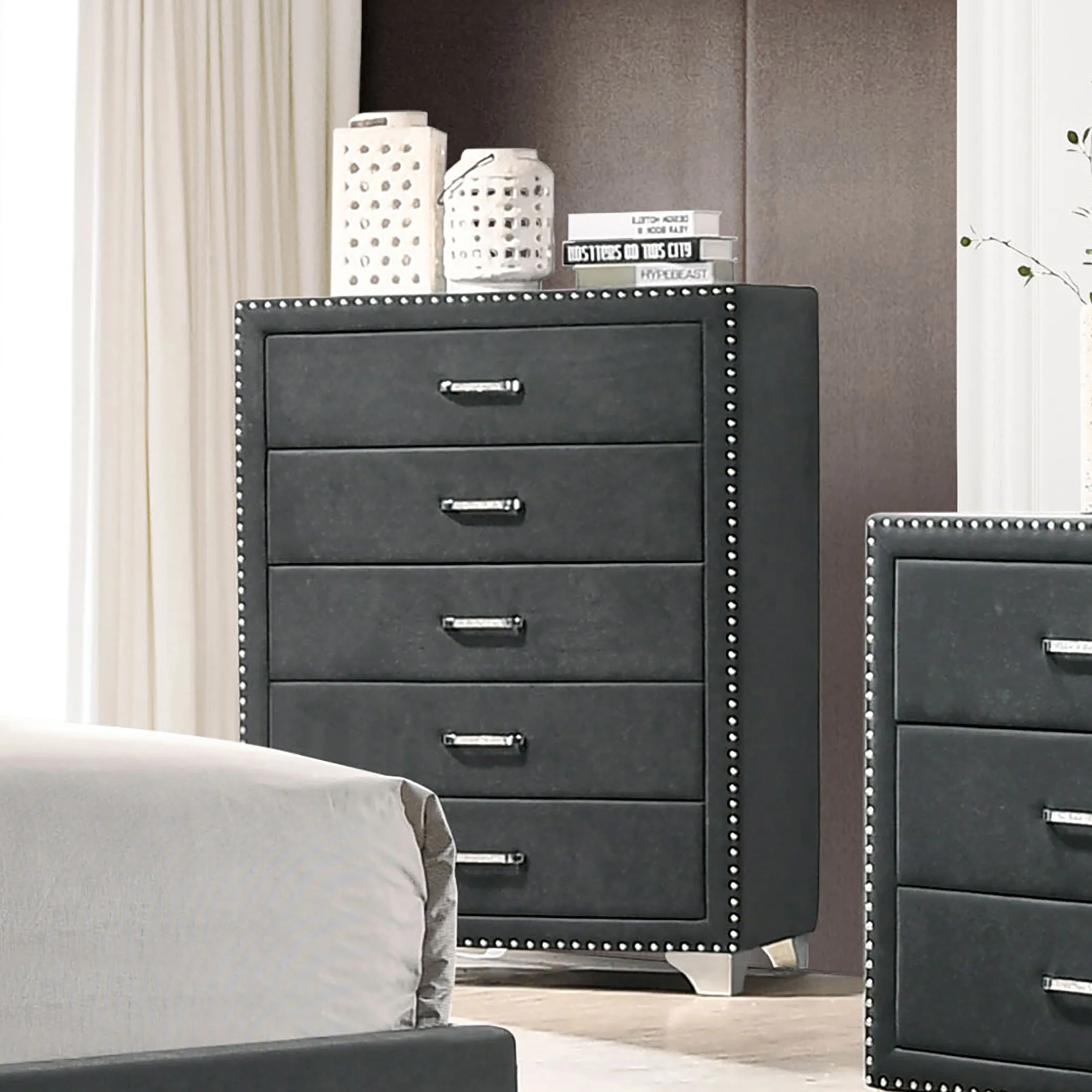 Melody 5-Drawer Bedroom Chest in Grey Velvet - Image 4