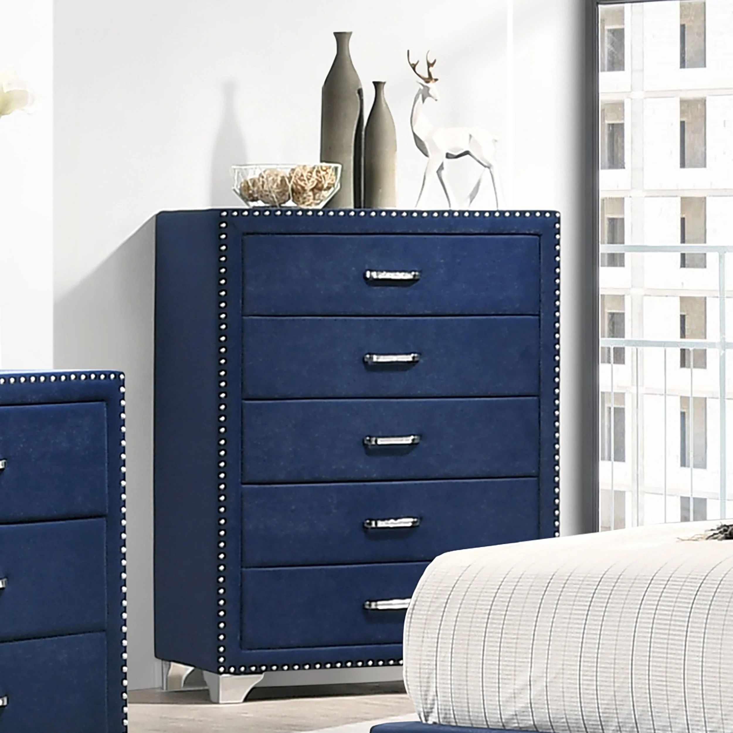 Melody 5-Drawer Chest in Pacific Blue Velvet - Image 3