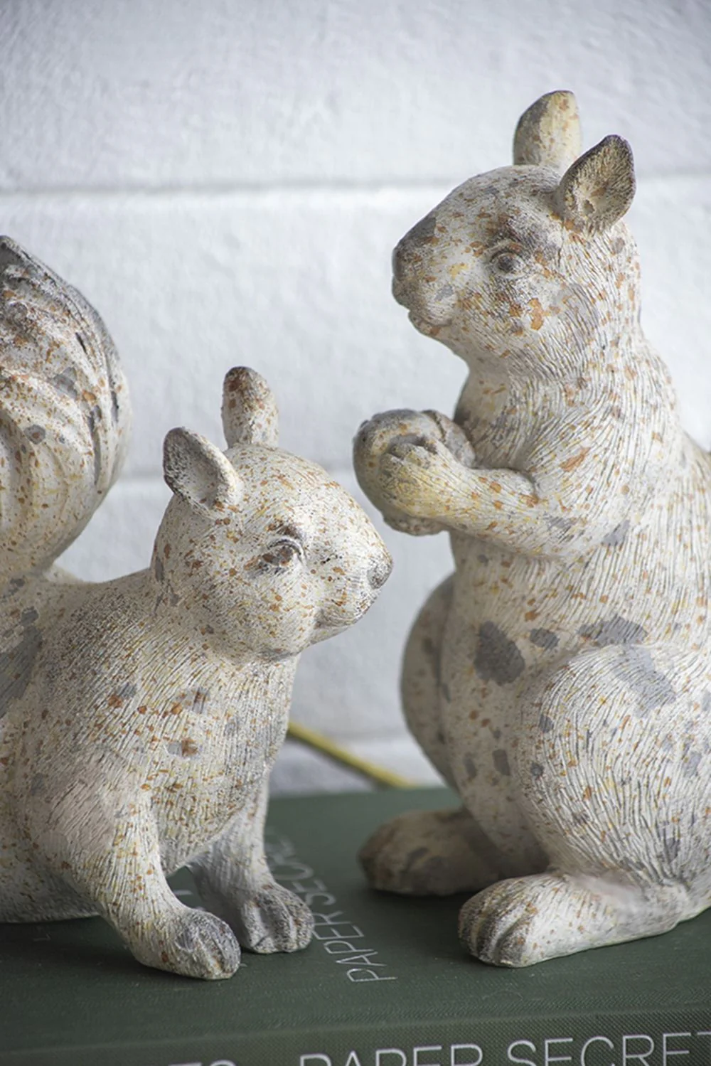 Resin Standing & Lying Down Squirrel Rustic, For Harvest Festival Fall Festival & Thanksgiving Table Decorations (Set of 2) - Antique Cream - Image 4