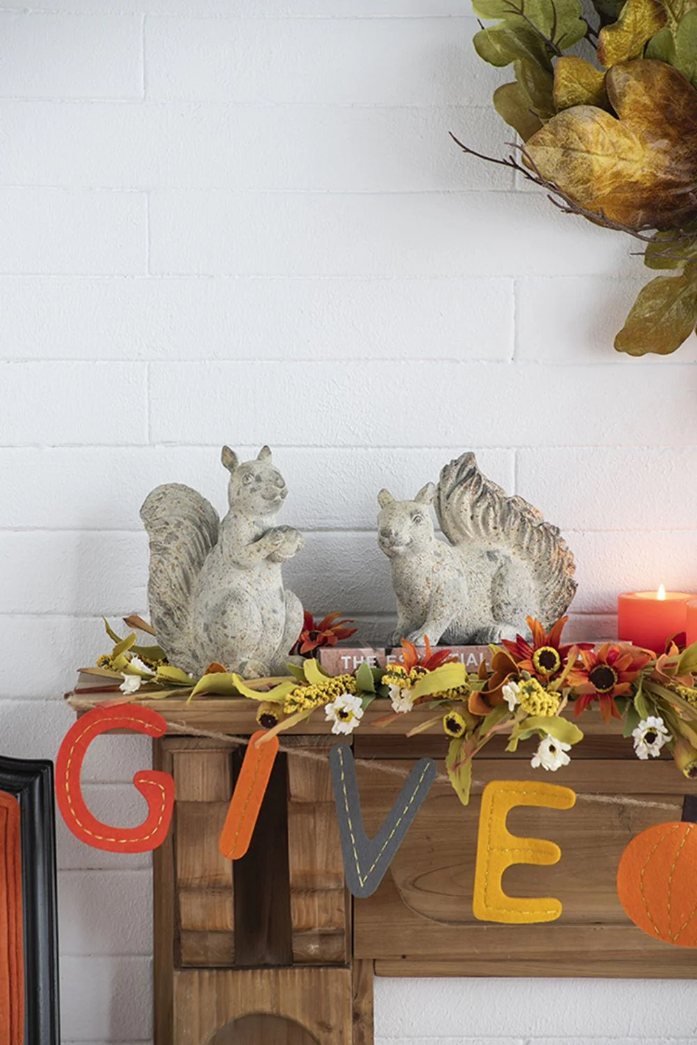 Resin Standing & Lying Down Squirrel Rustic, For Harvest Festival Fall Festival & Thanksgiving Table Decorations (Set of 2) - Antique Cream - Image 9