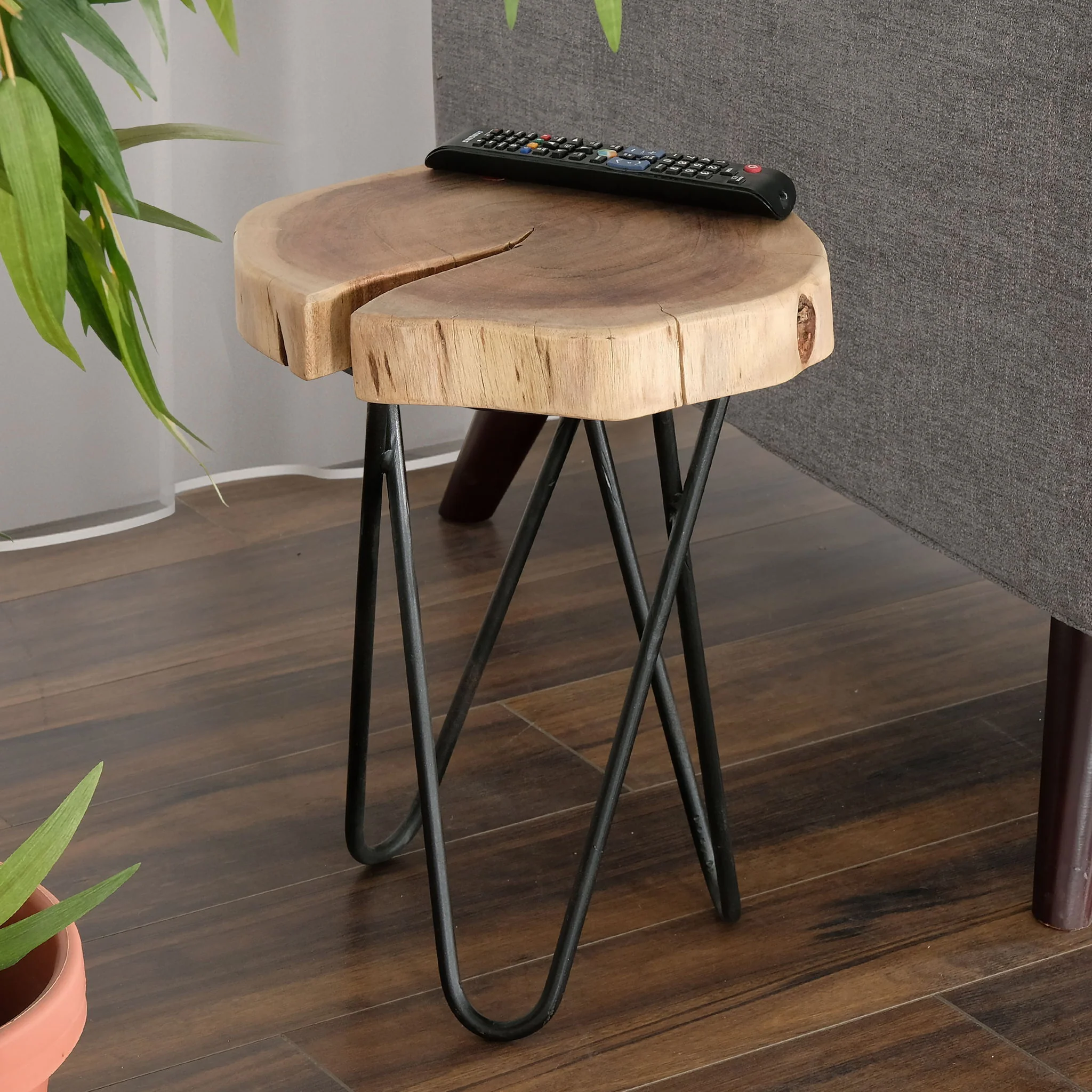 Rustic Accent Round Table With Iron Hairpin Legs - Image 4