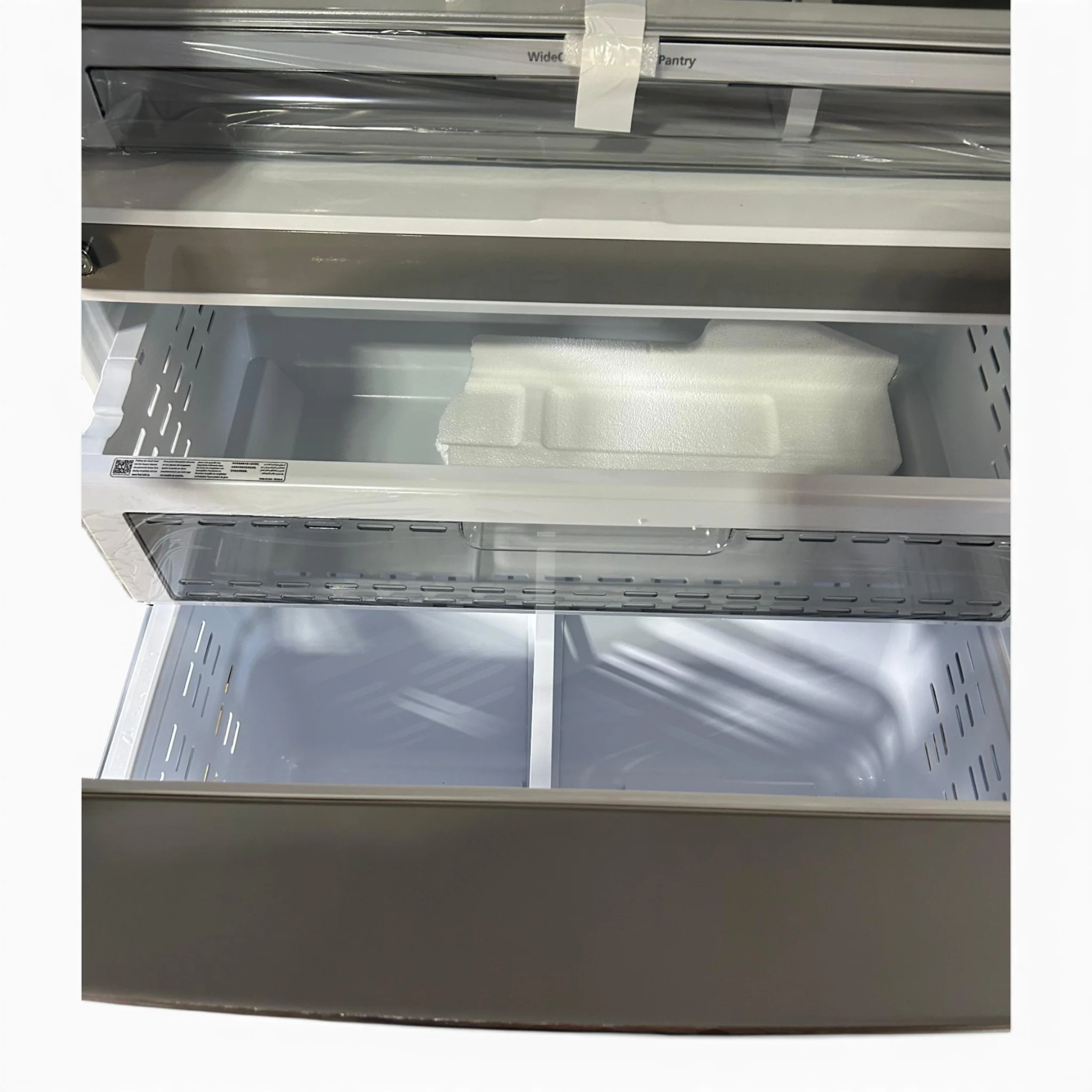 Samsung Counter-Depth 22.6-cu ft 3-Door 36-in Wide with Ice Maker - Image 4